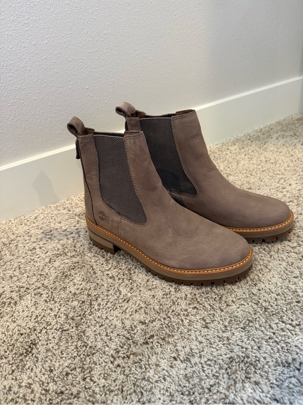 Timberland Courmayeur Valley Chelsea Boots - Taupe Nubuck